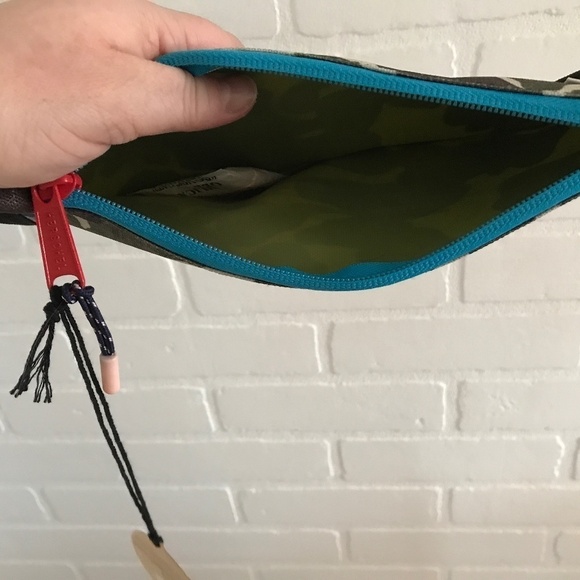 NWT - REVOLVE x Herschel Pencil Case Camo School Grunge - Picture 6 of 6